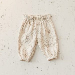 PANTALÓN ESTAMPADO HOJAS